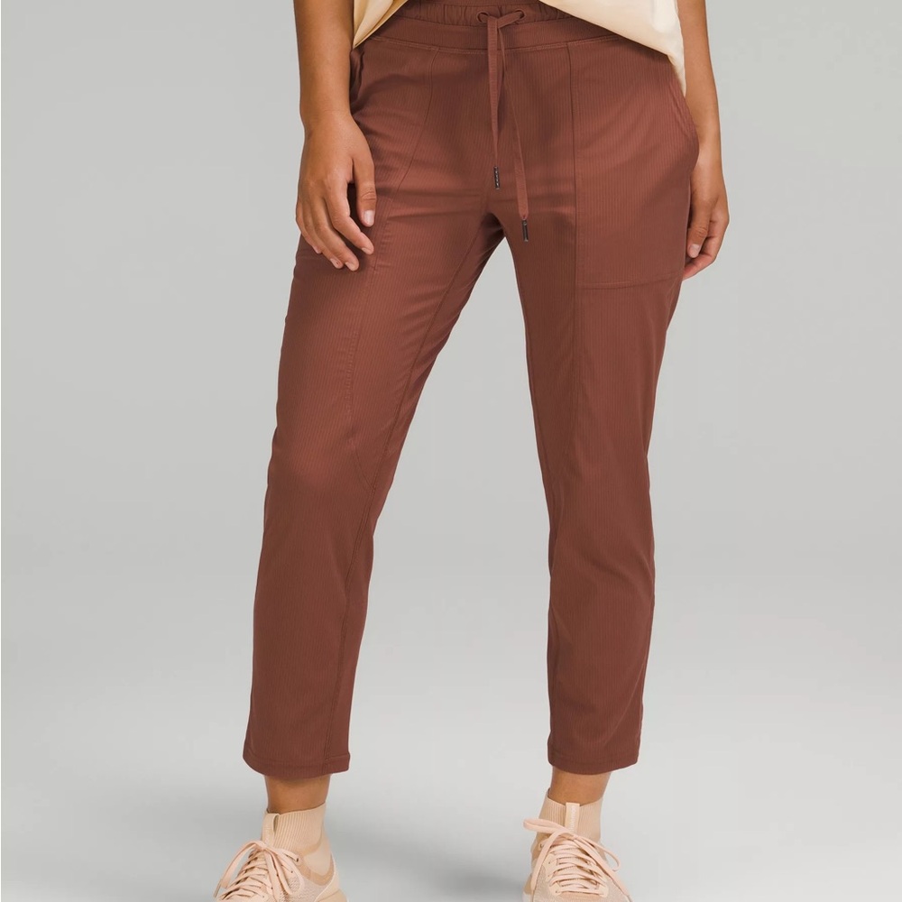 Lululemon dance studio MR crop Pants